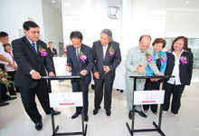 Plague signing ceremony by Mr Toru Takahashi and Dato' Jacob Dungau Sagan.