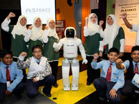 10 lucky students posing with ASIMO.