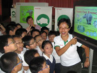 Standard 4 students of SJKC Han Chiang getting a closer look and briefing on Save Our Sumatran Rhino project; observed by headmistress Puan Tan at the back.