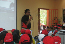  	Encik Azman Idris and Tuan Haji Kasim donating a plant to a school's representative.