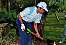 Mr.Ikuo Kanazawa, VP of HMSB planting a tree.